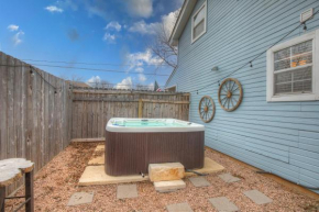 Charming Cottage-Hot Tub and Grill-3 min to Main!